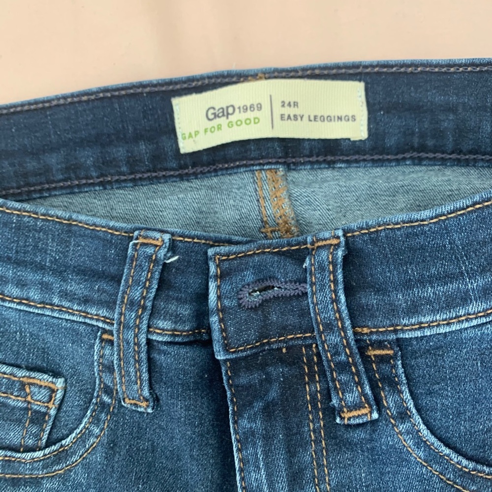 High Waisted Ripped Jeans - Picture 2 of 4